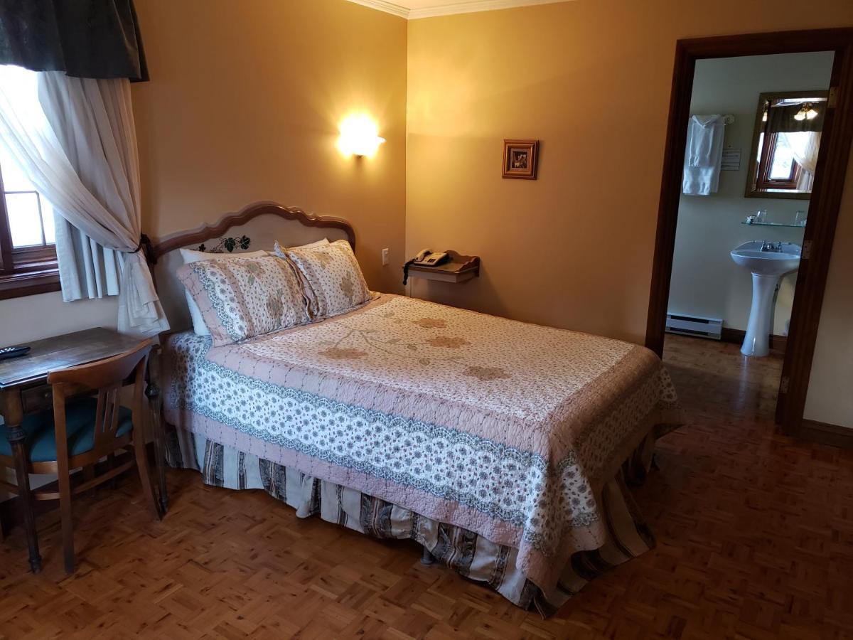Auberge Le Flores GrandʼMère Eksteriør billede