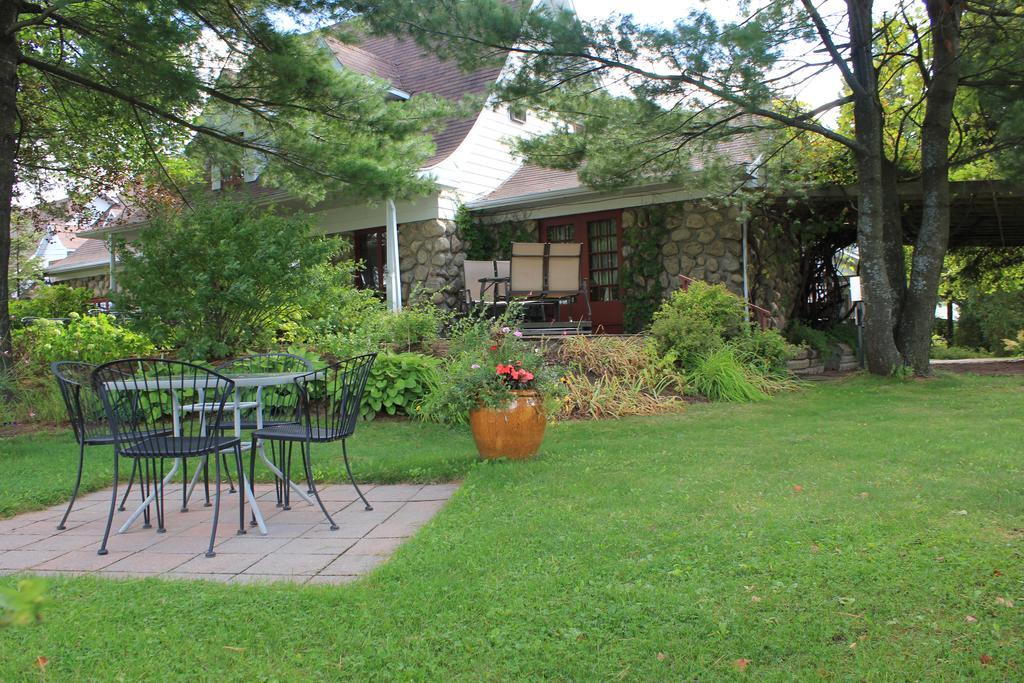 Auberge Le Flores GrandʼMère Eksteriør billede