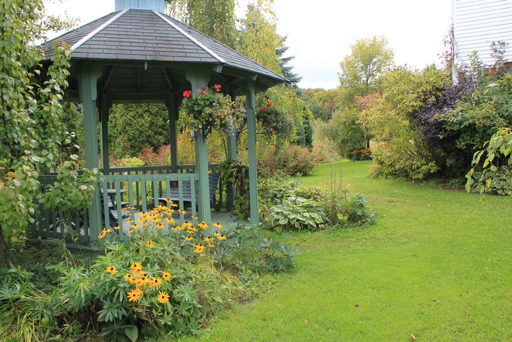 Auberge Le Flores GrandʼMère Eksteriør billede