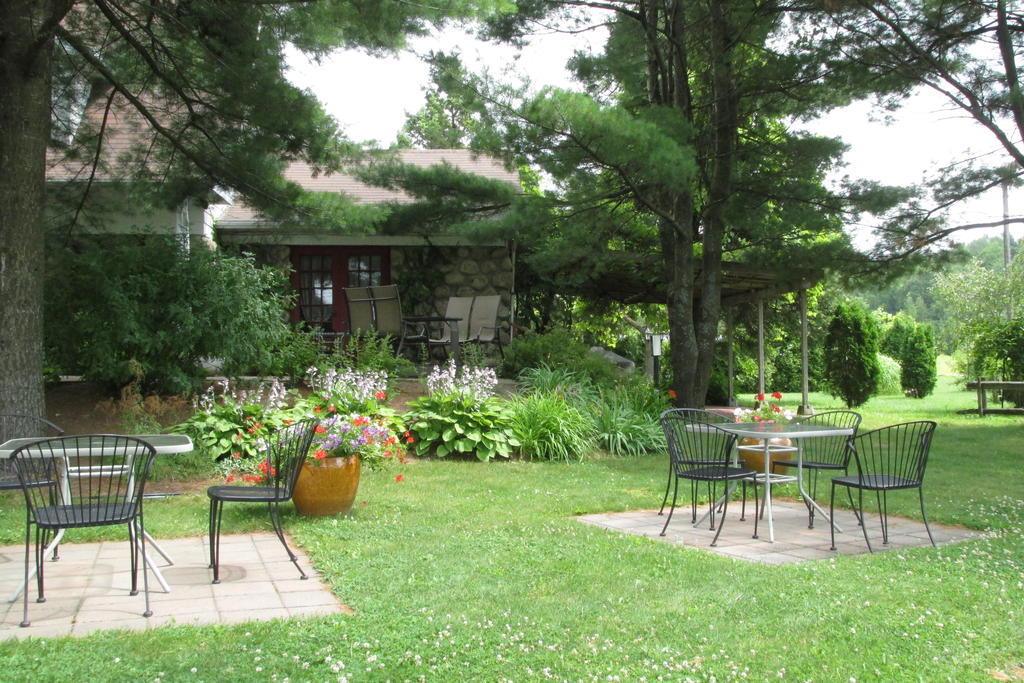 Auberge Le Flores GrandʼMère Eksteriør billede